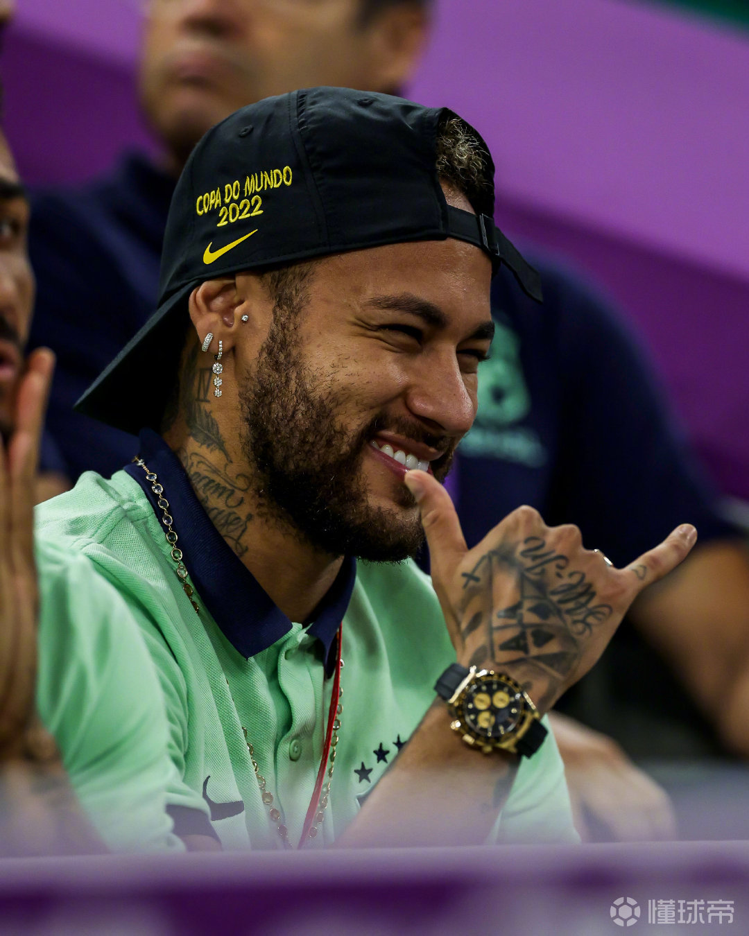 官方APP-内马尔重返赛场，刷新纪录首场状态出色，老鹰观众沸腾！观众掌声雷动-官方APP