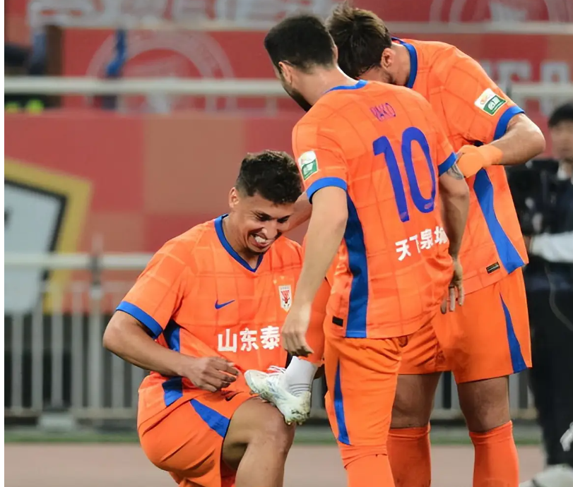 hth-加时末段西甲焦点战；山东泰山遗憾出局；赛场秩序良好；身体对抗强度拉满的简单介绍-hth